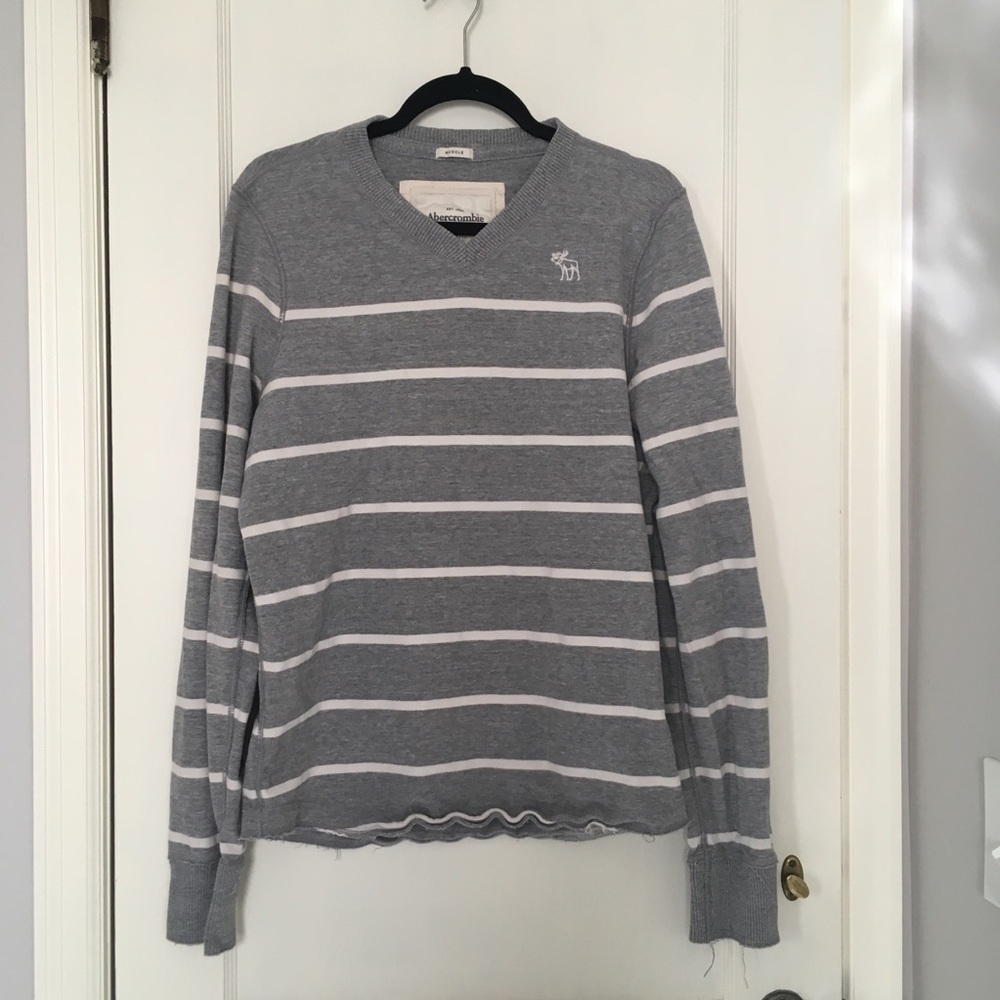 Abercrombie & Fitch grey and white sweater